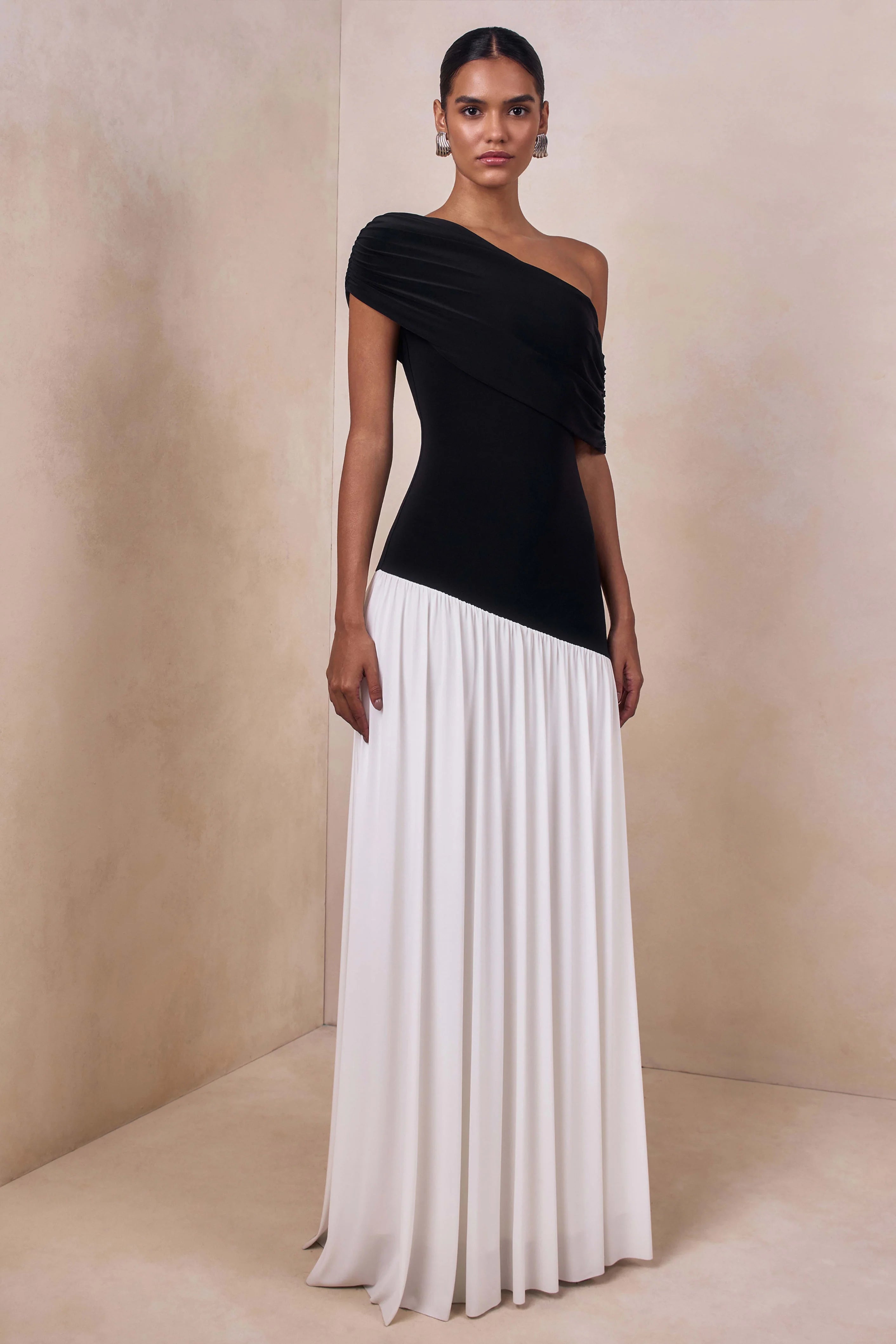 Doroyta Black And White Asymmetric Neck Maxi Dress