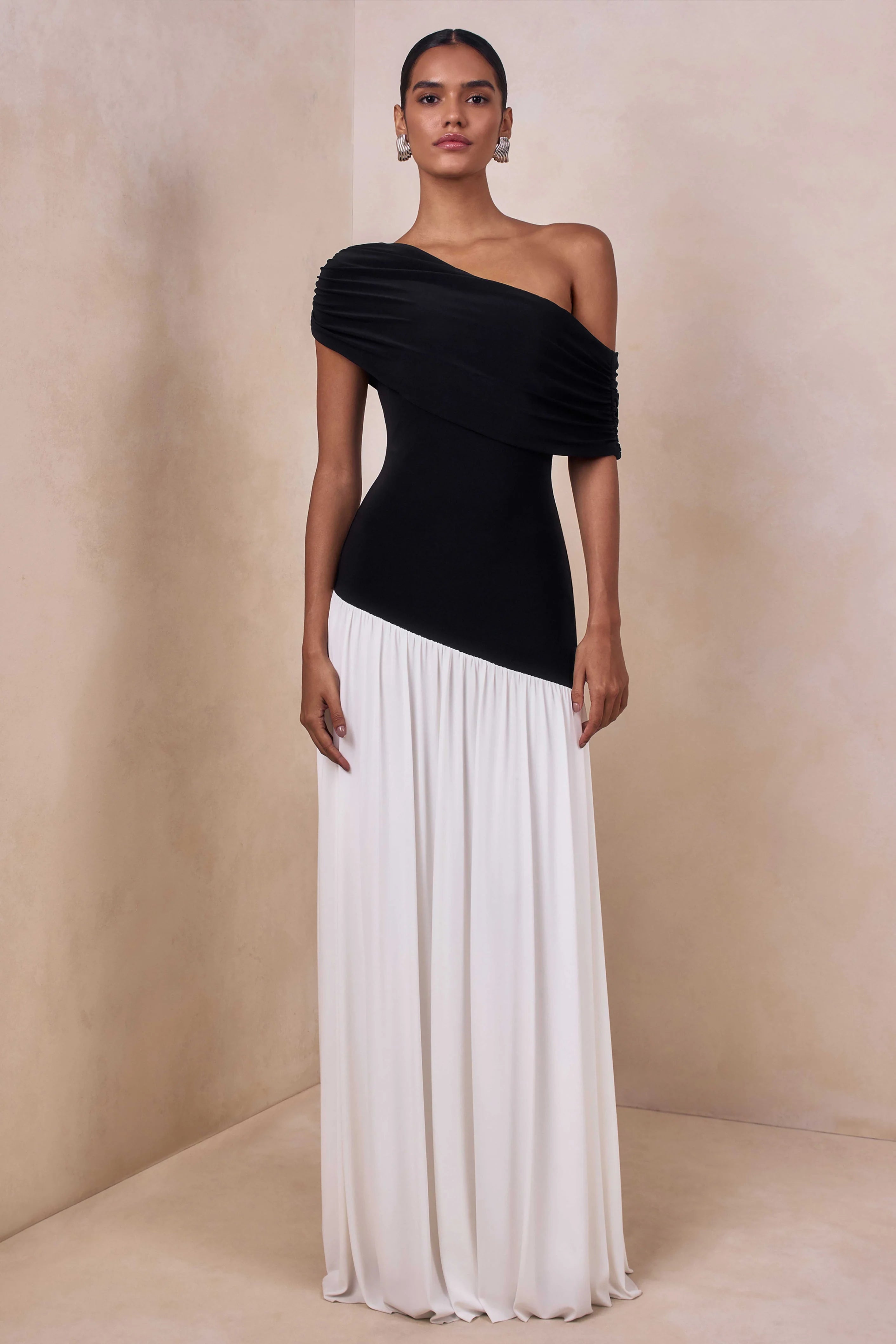 Doroyta Black And White Asymmetric Neck Maxi Dress